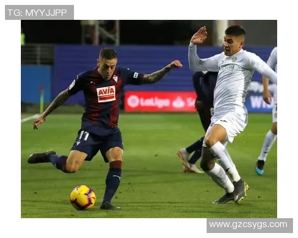 墨美洲与韦拉的精彩对决揭示足球战术与团队合作的完美结合